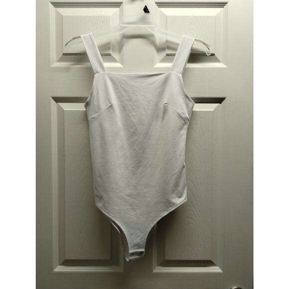 Reoria NWT Women's Size Large White Wide Strap Snap Closure Stretch Bodysuit - Picture 1 of 6